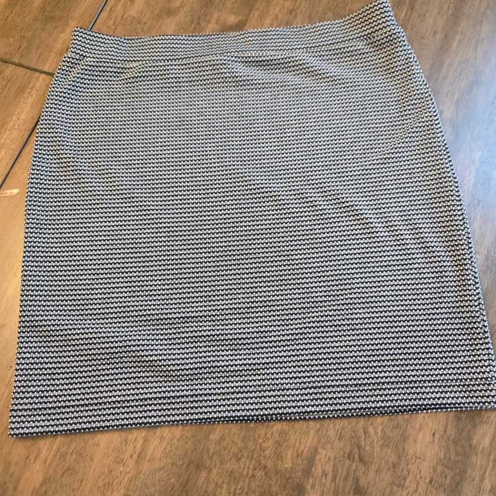 Loft Outlet Black White Textured Geometric Knit Mini Skirt Womens Large‎